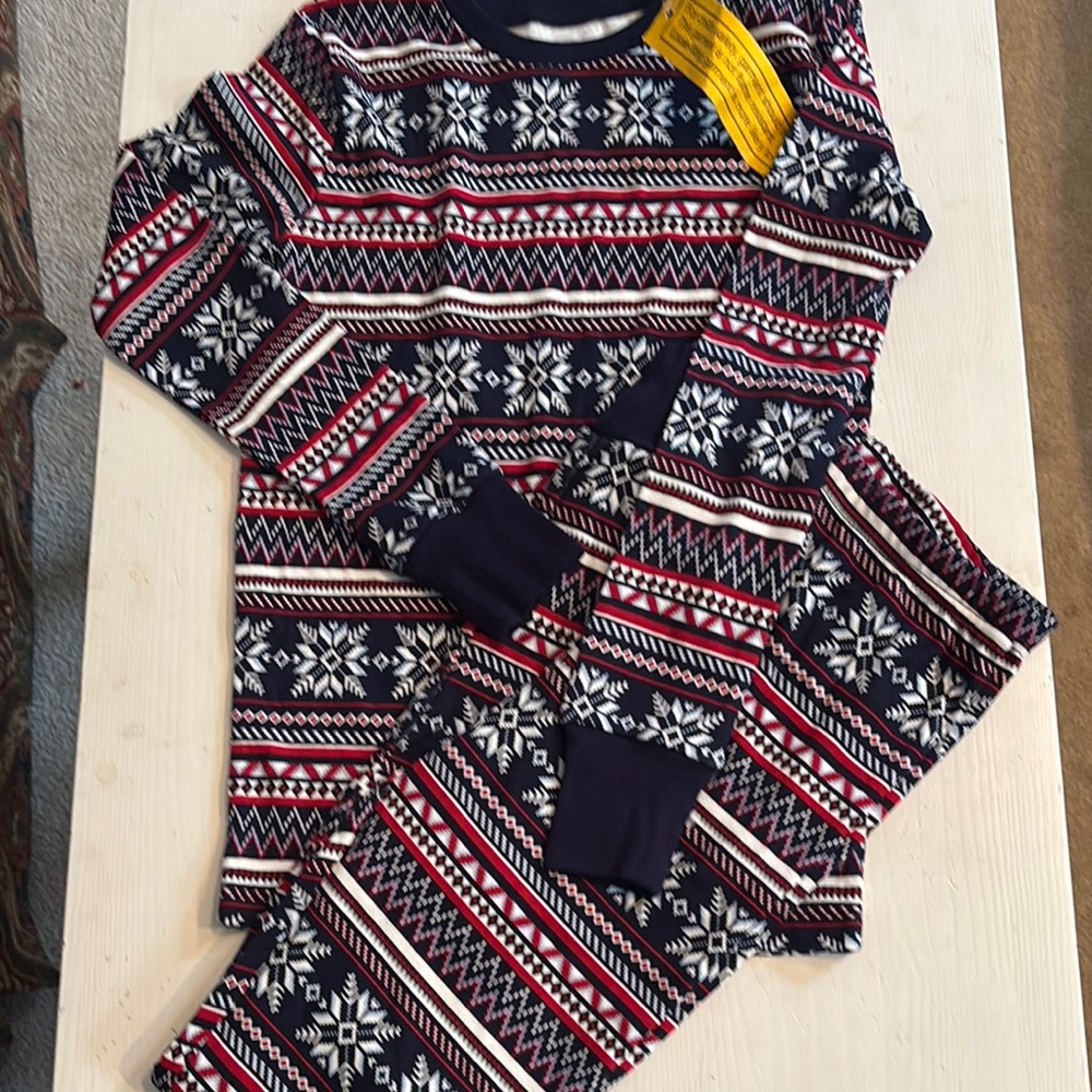 NWT Amazon Essentials Kids Snowflake Pajamas